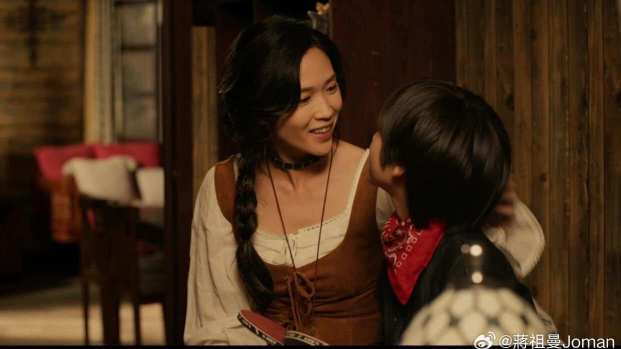 TVB实力女星新剧造型亮眼！签约大台后获力捧，戏外视继子如己出