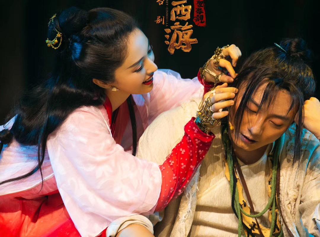 董璇|高启盛爆火与董璇分手?相差11岁曾当众搂腰亲吻,现8个月未同框