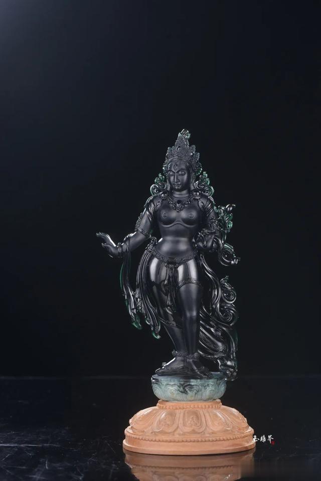 翡翠|黑色翡翠：玉界的黑钻石，谜一般的超级稀世宝石！