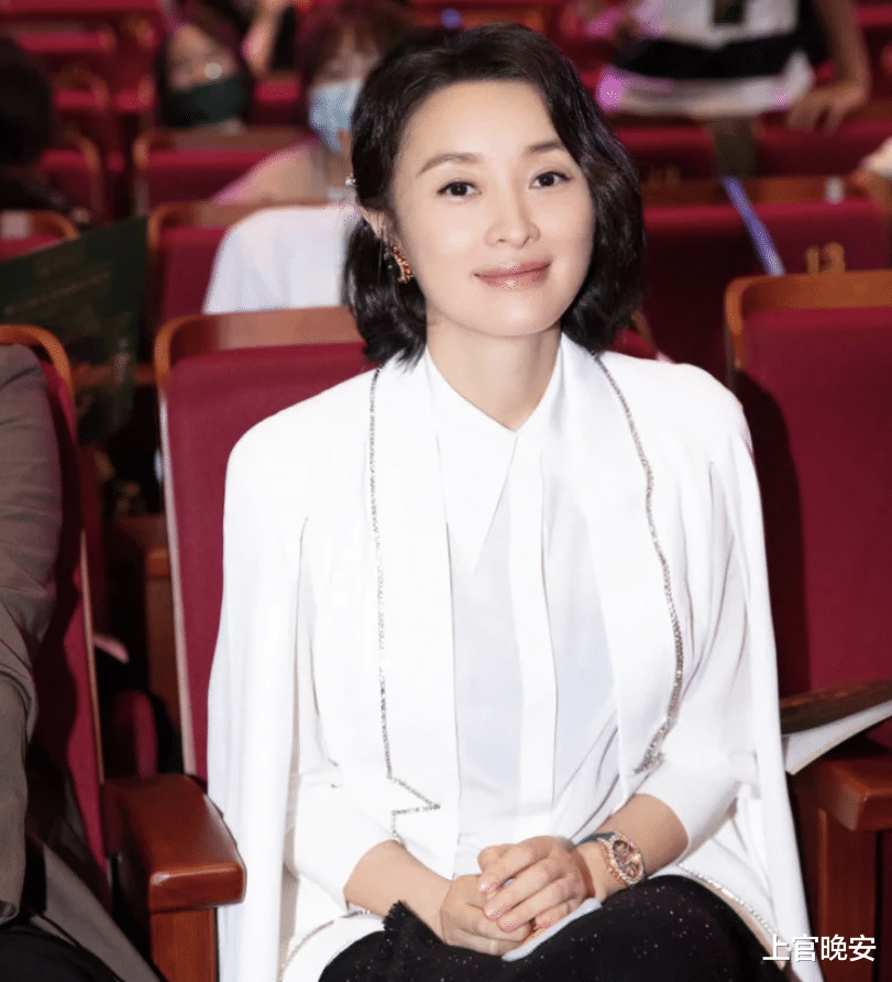 穿衣搭配 有着一张“大饼脸”却美出特色的女星，脸大和美貌，从来都不冲突