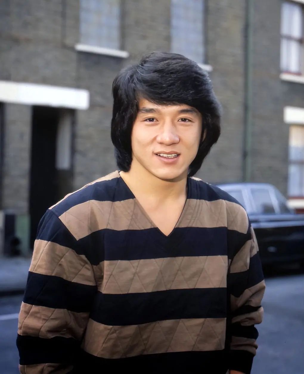 成龙：刚走红时报复性消费，一年吃饭就花1600万元