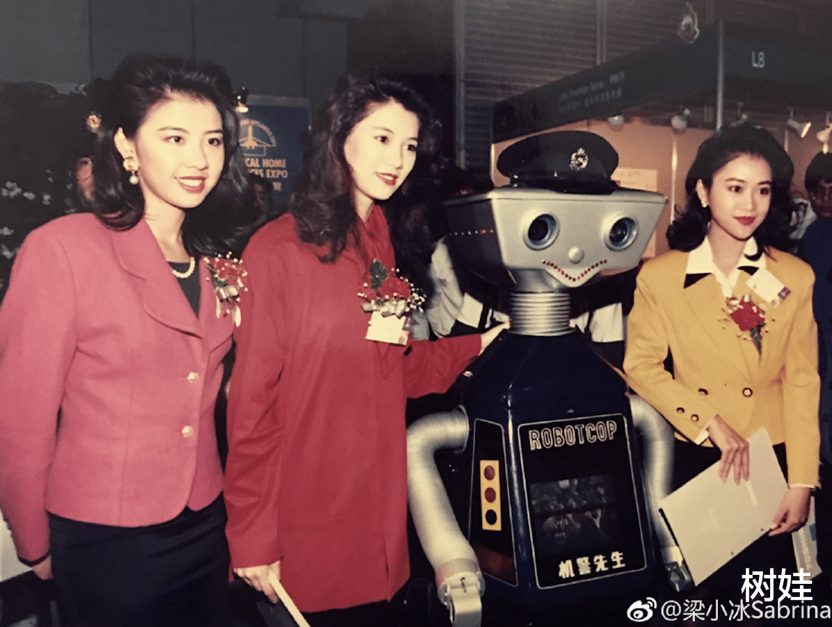 袁咏仪与同届港姐叙旧,54岁翁杏兰罕露脸,退圈30年在美国跑龙套