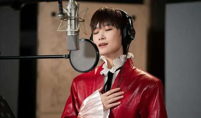 李宇春|李宇春:我不恋爱不结婚,39岁患上不死癌症,好在积蓄够今后治疗