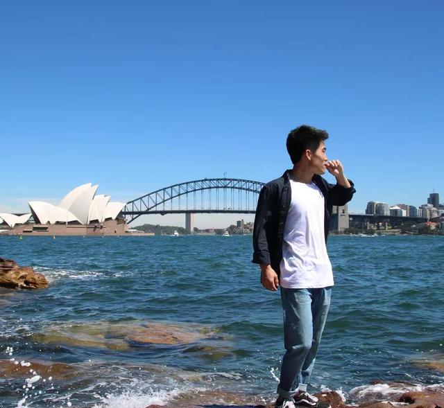 董宇辉|为什么董宇辉不会被俞敏洪“开除”？他和当年的罗永浩有啥区别？