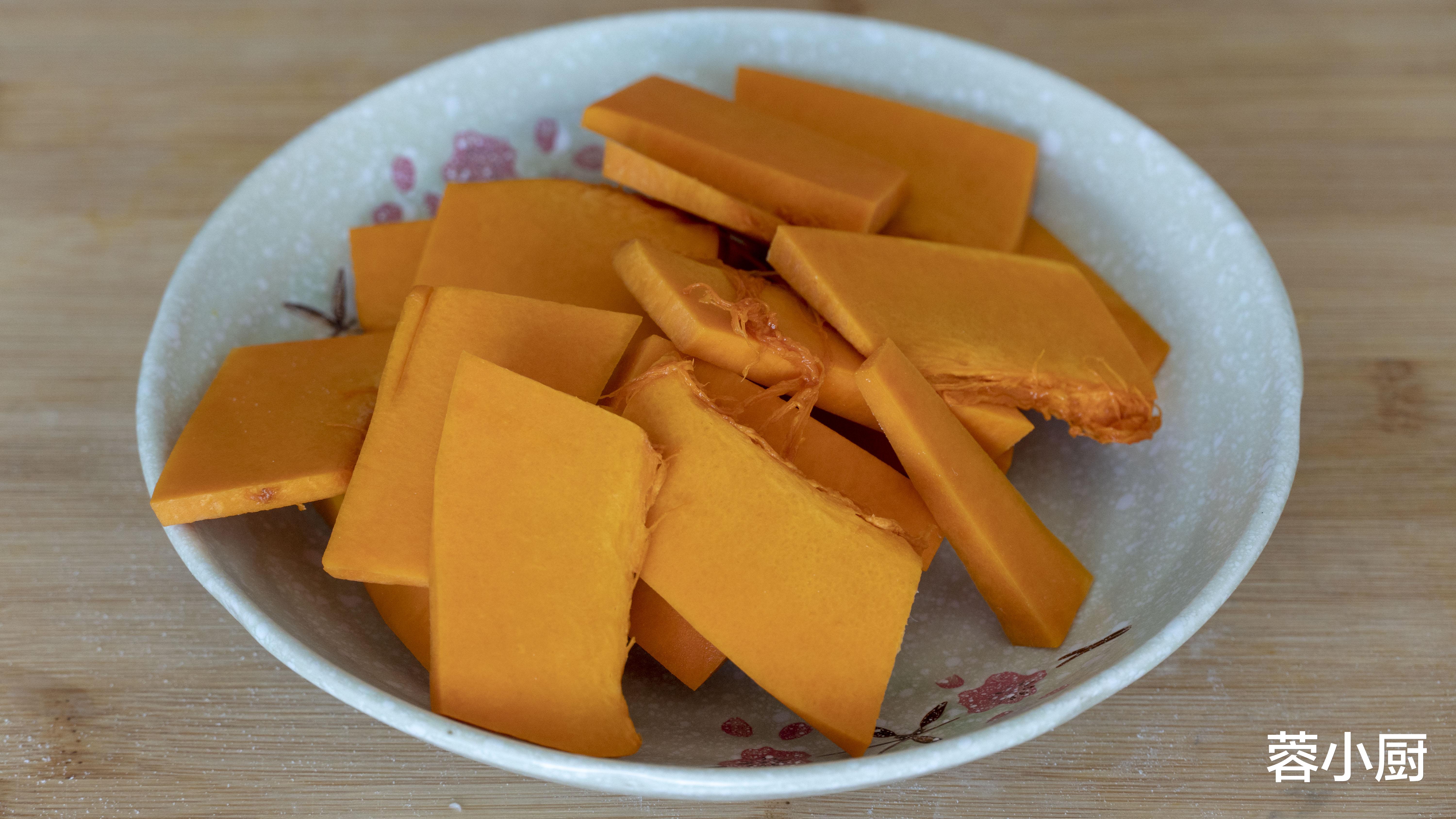 馒头|步入中老年，少吃米饭和馒头，多吃这4样，腿脚有劲，比保健品强