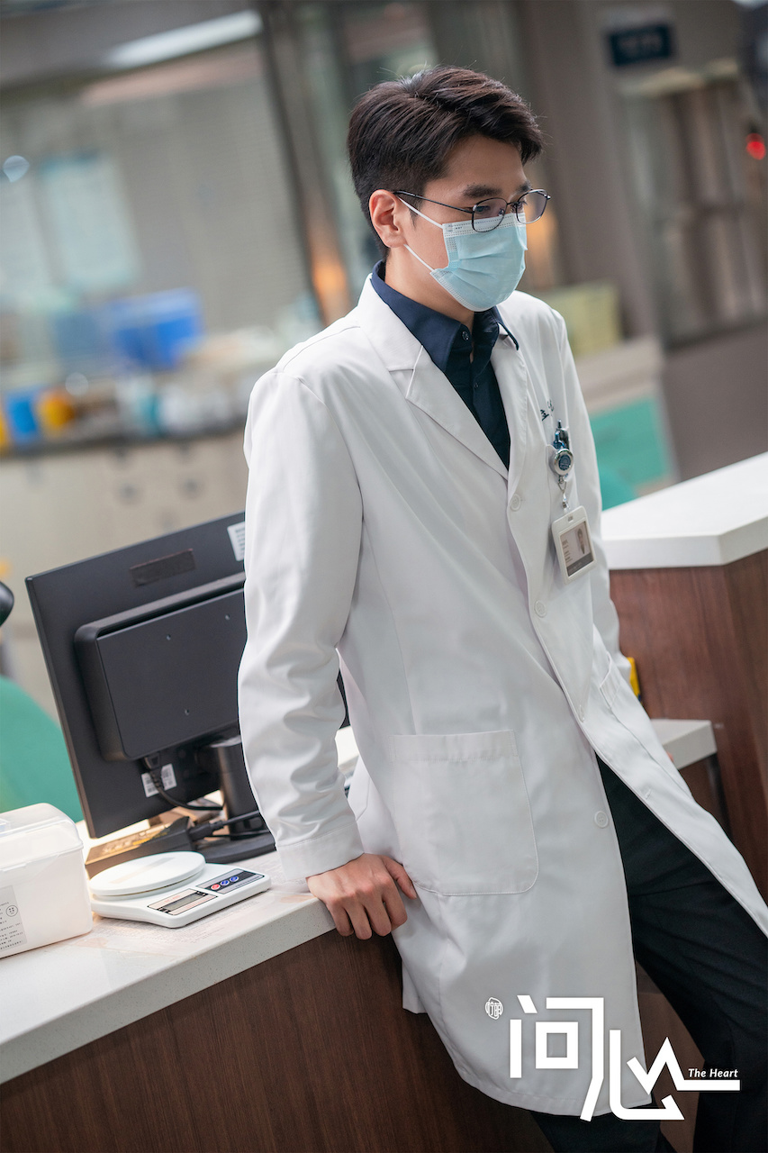 央视《问心》高开高走,本以为毛晓彤是亮点,没想到女六号更惊艳