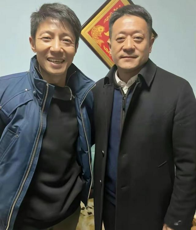 飞鹤|撒贝宁回老家拜年！跟村民合影没架子，满脸褶子主持春晚10年老了