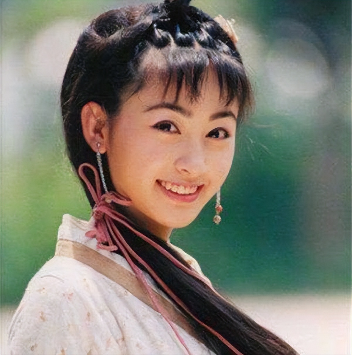 被张铁林玩弄4年，嫁大23岁“黑道头子”，她为何“作践”自己