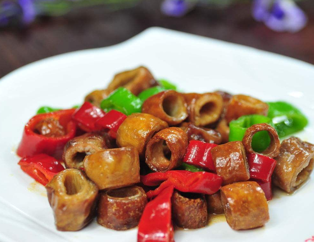 肥肠|“跌下神坛”的2道下酒菜，旧社会酒桌的独舞，全吃过说明你老了