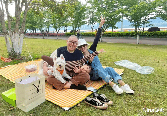 美甲 郝劭文回台大办婚宴!穿唐装有魅力,二婚老婆短发眼神犀利不单纯