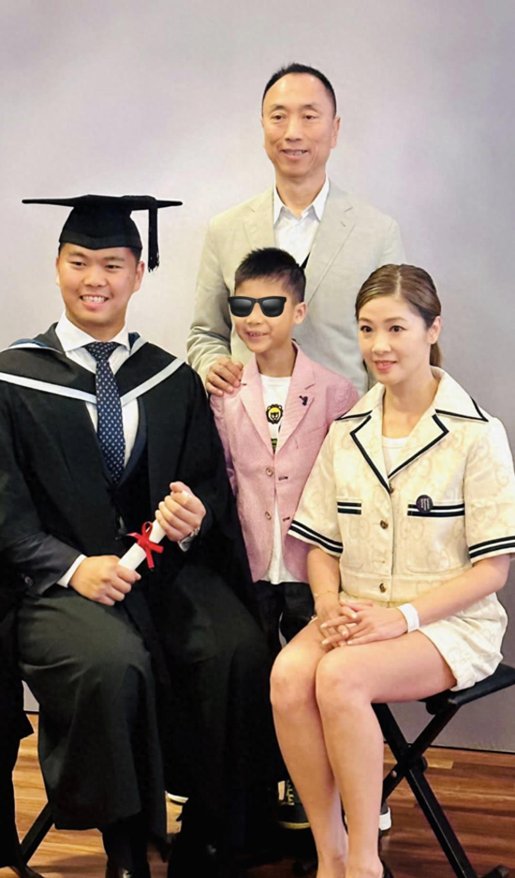 49岁港姐复出拍广告,自称是集团主席夫人,状态大勇比代言人还抢镜