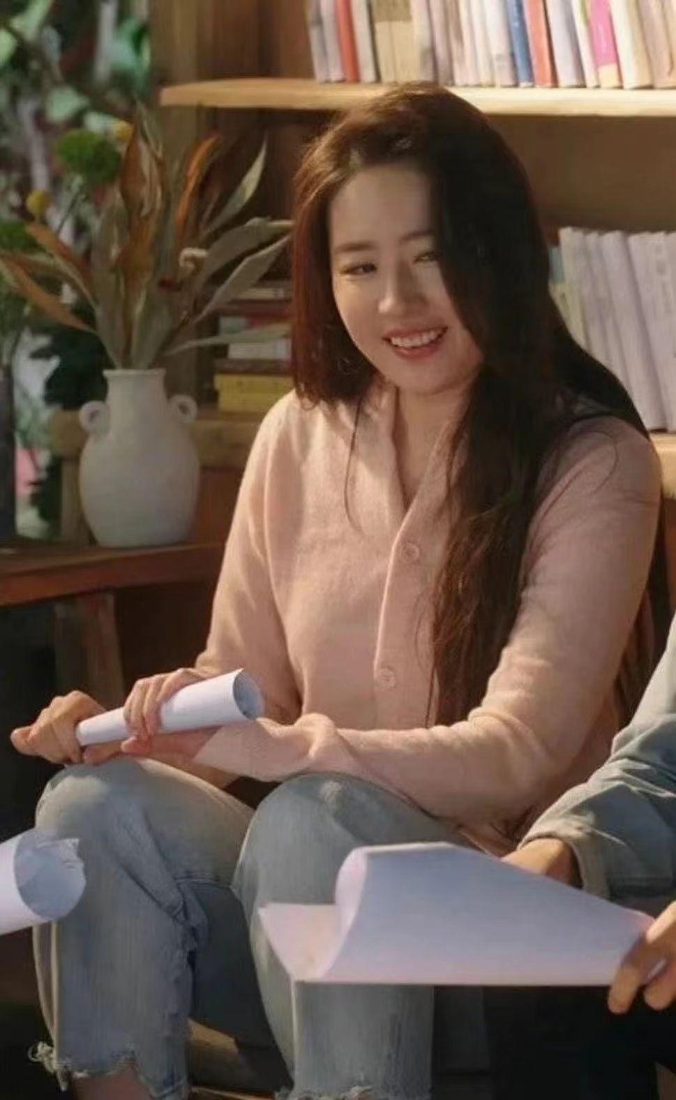 刘亦菲|刘亦菲状态引担忧,发福脸圆再无天仙范,新剧引争议被嘲尴尬!