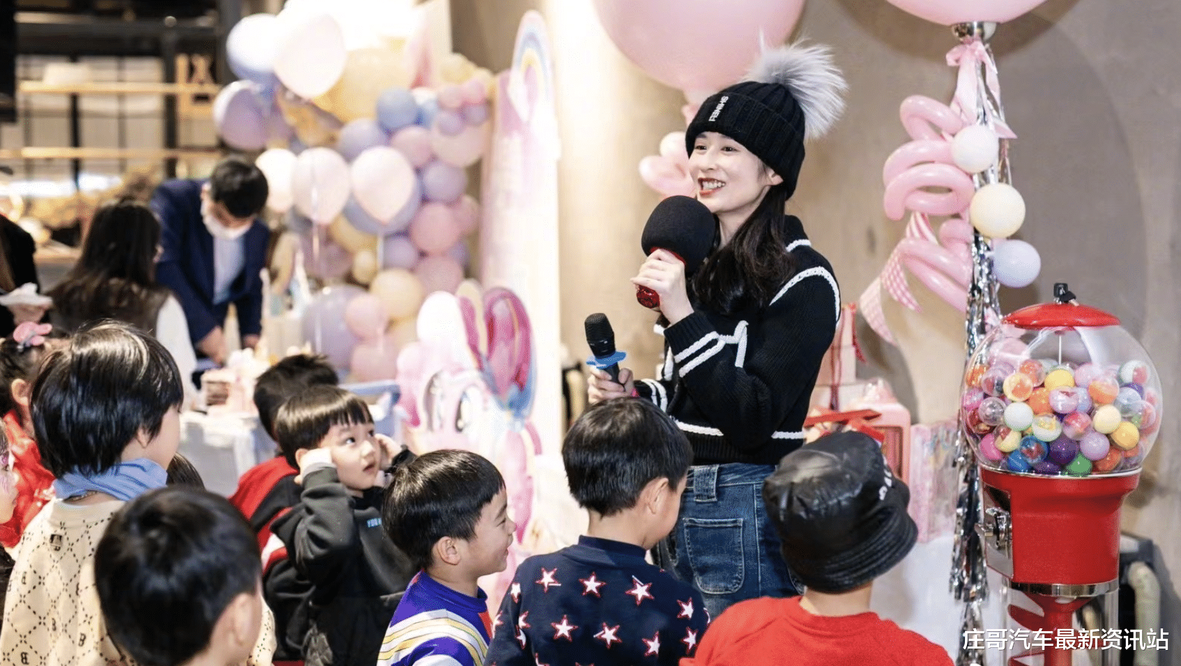 颖儿|颖儿富养女儿，为孩子庆生布置很豪华，5岁小月亮亲吻爸爸好有爱