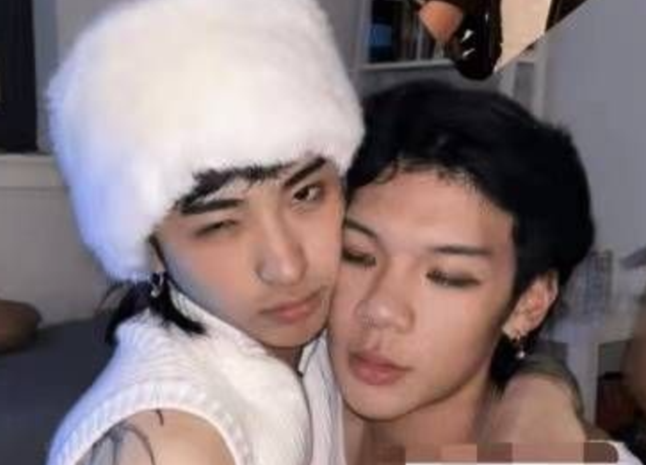 伊能静|伊能静儿子被曝与男友亲密合影，穿女装与对方贴脸，网友：太失败