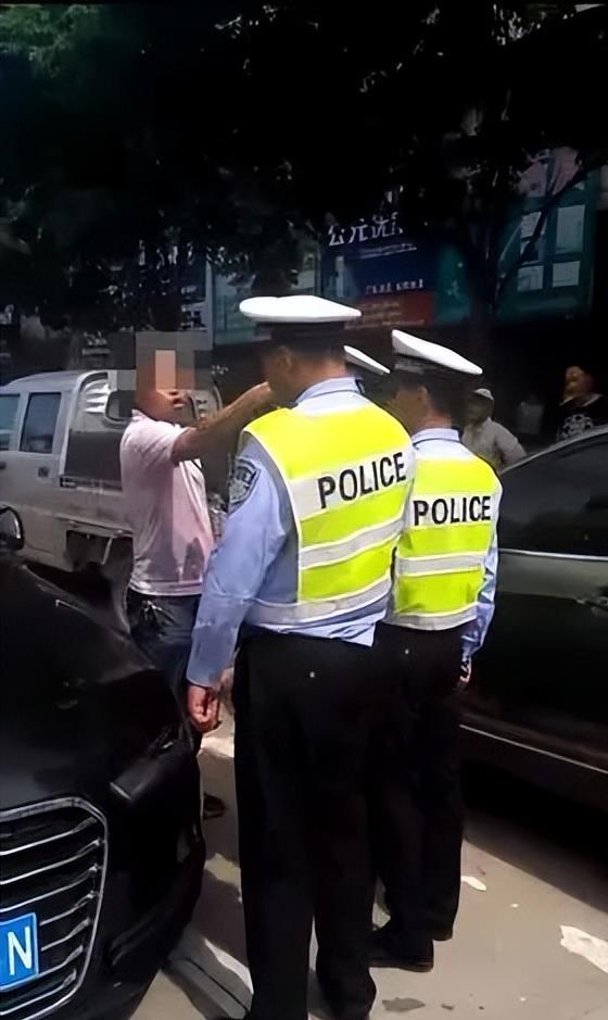 警察|三辆豪车去云南旅游，引发警方怀疑，全家12口人多人被判死刑
