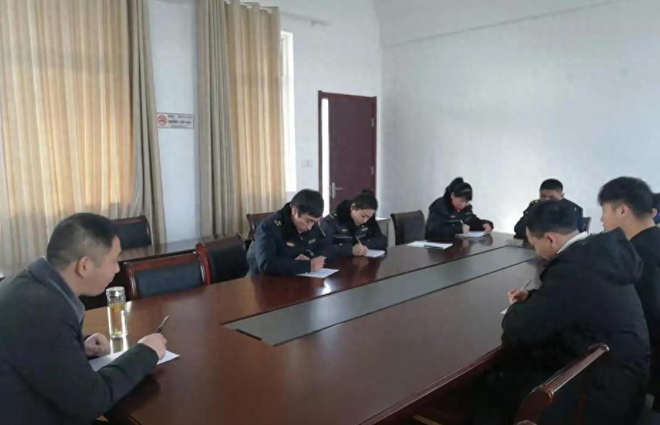 颠覆你的想象：录用165个城管，7人曾犯罪，共有一百四十人违规