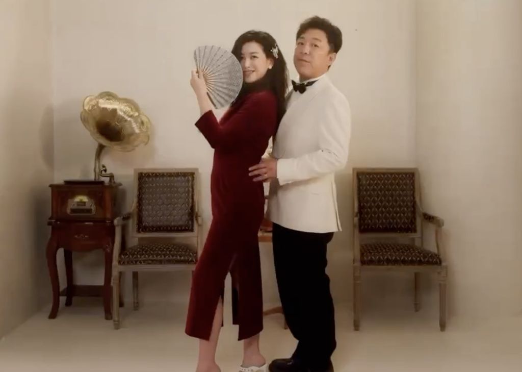 朱珠|朱珠晒父女同框照,小公主越来越漂亮