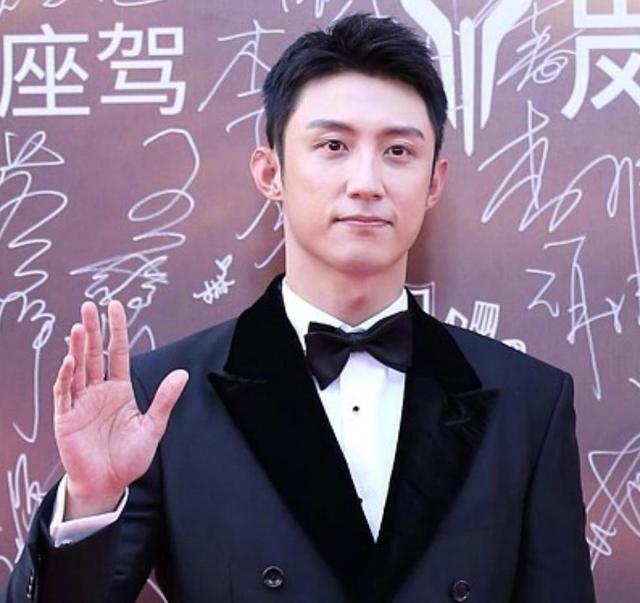 华表奖现场男星生图:遍地是普男,苏有朋和韩庚发福,王一博脸肿