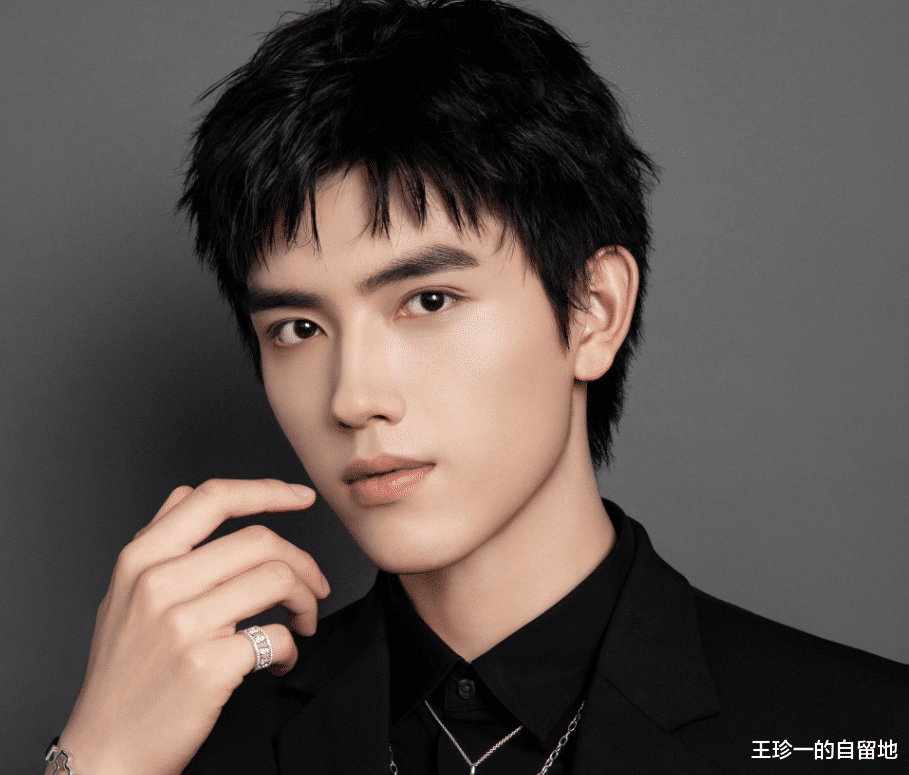 陈飞宇|陈飞宇一天5瓜!睡粉、撒谎单身、床照被曝、掉粉10万,太生猛了