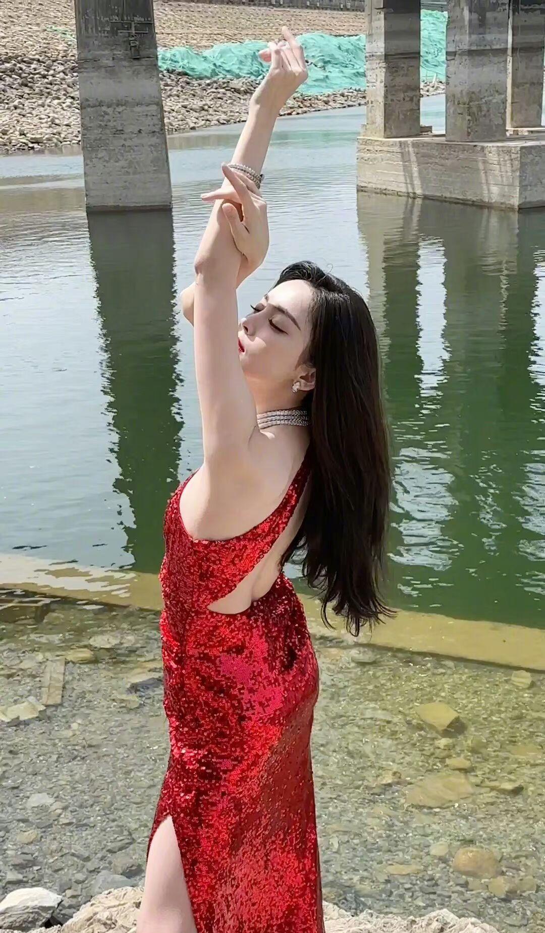 古力娜扎|大粉曝因爱8个月不进组!娜扎黑化:要把恋爱脑摔破,以后事业脑