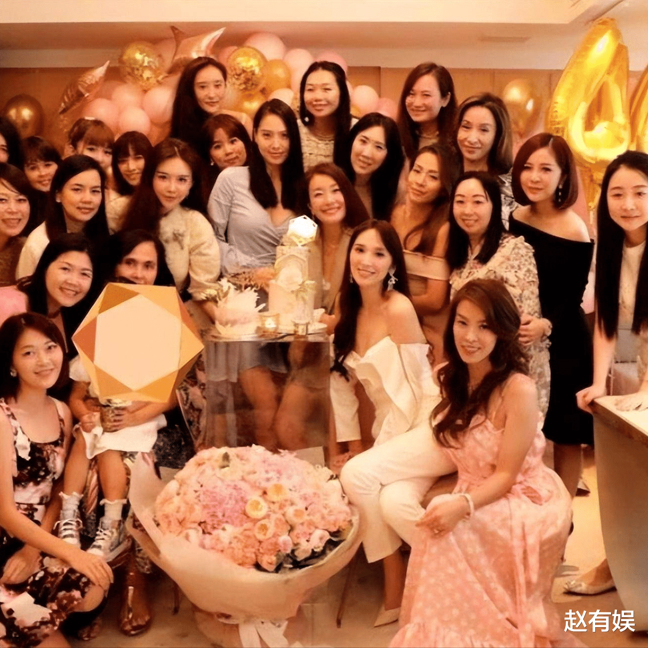 嫁入豪门当富太，当年40亿身价有多风光，如今虎落平阳就有多落魄