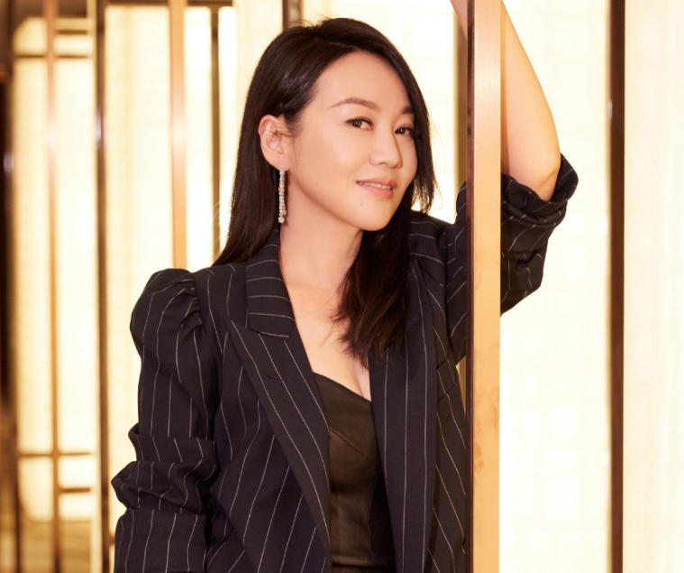 净身出户也要与闫妮离婚的邹伟,如今快20年了,他后悔了吗?