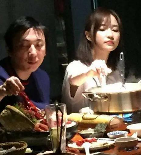 王思聪|曝王思聪差点和前任雪梨老公打起来?520在酒吧陪着他的不是甜仇