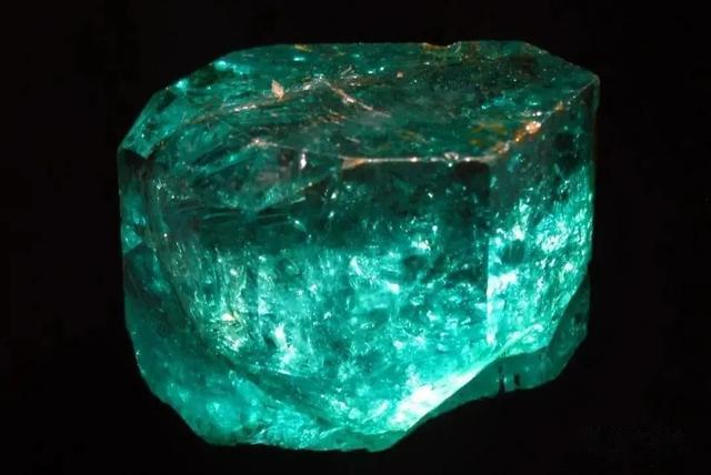 翡翠|都炫耀起鸽子蛋了,她还是嫁了个假豪门?