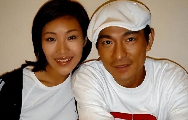 彻底瞒不住了！刘德华赖文慧关系曝光，原来除了结婚证什么都给了