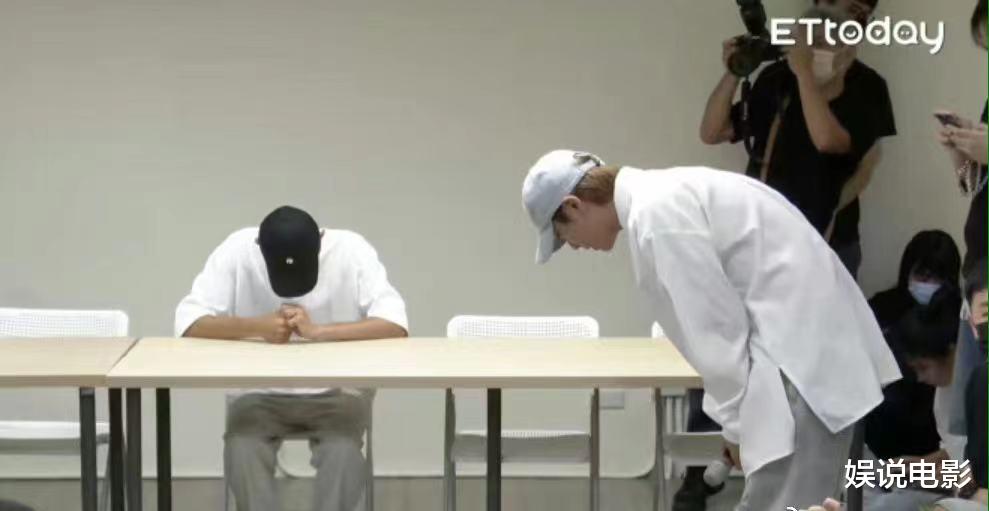 邱耀乐不接受道歉,两人聊天记录流出,当时真不知道被炎亚纶偷拍