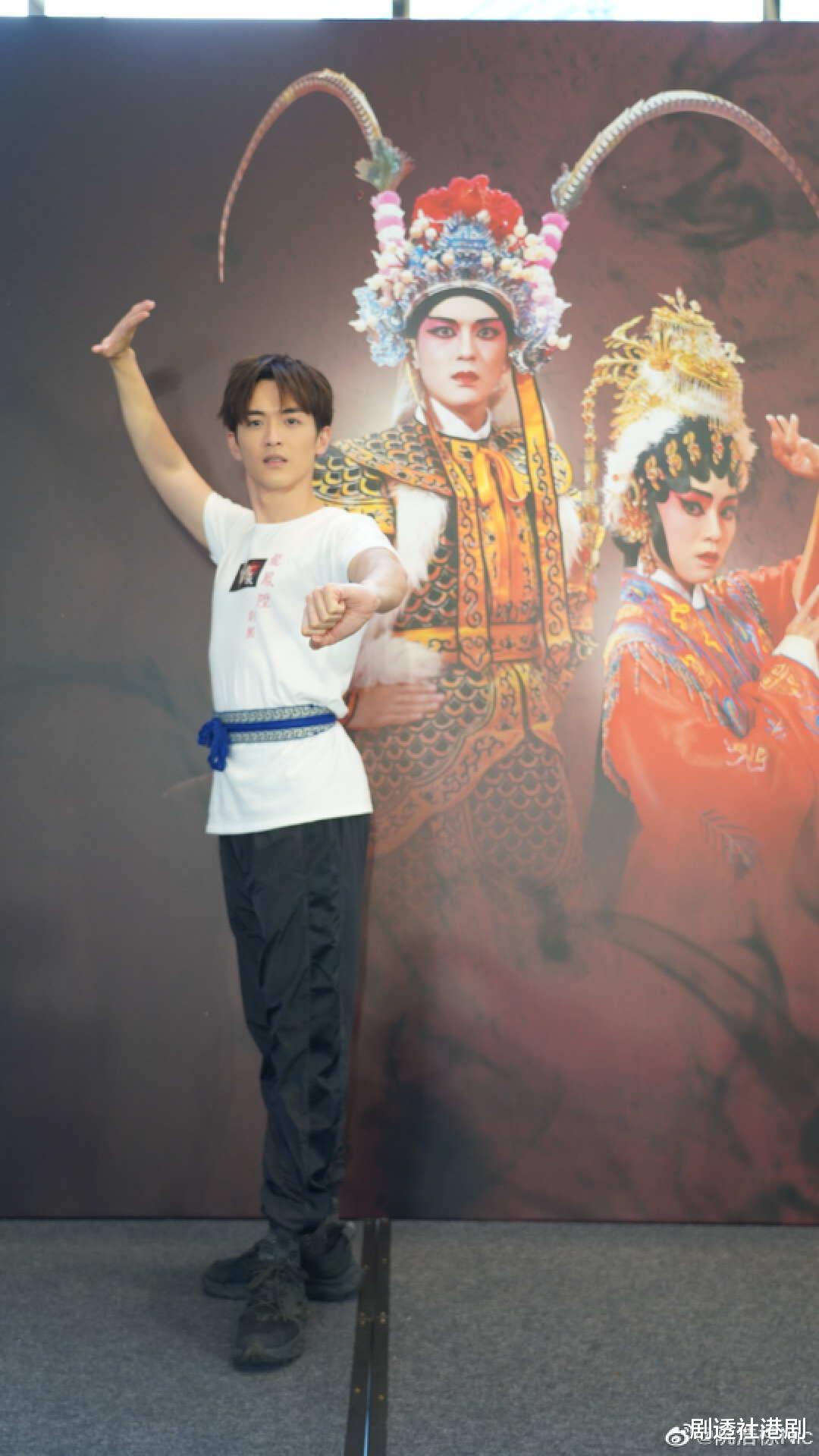 恭喜!TVB上位小花恋情曝光,男方为同公司艺人,出身演艺世家