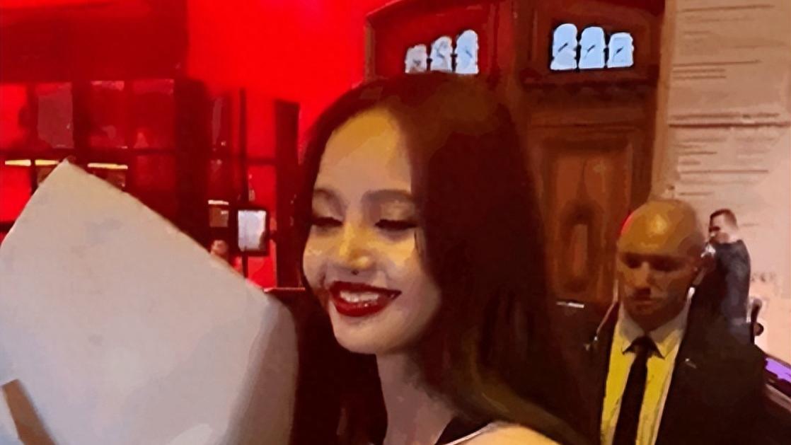 Lisa疯马秀风波升级！杨颖张嘉倪看演出遭炮轰无脑，徐娇的发声一针见血