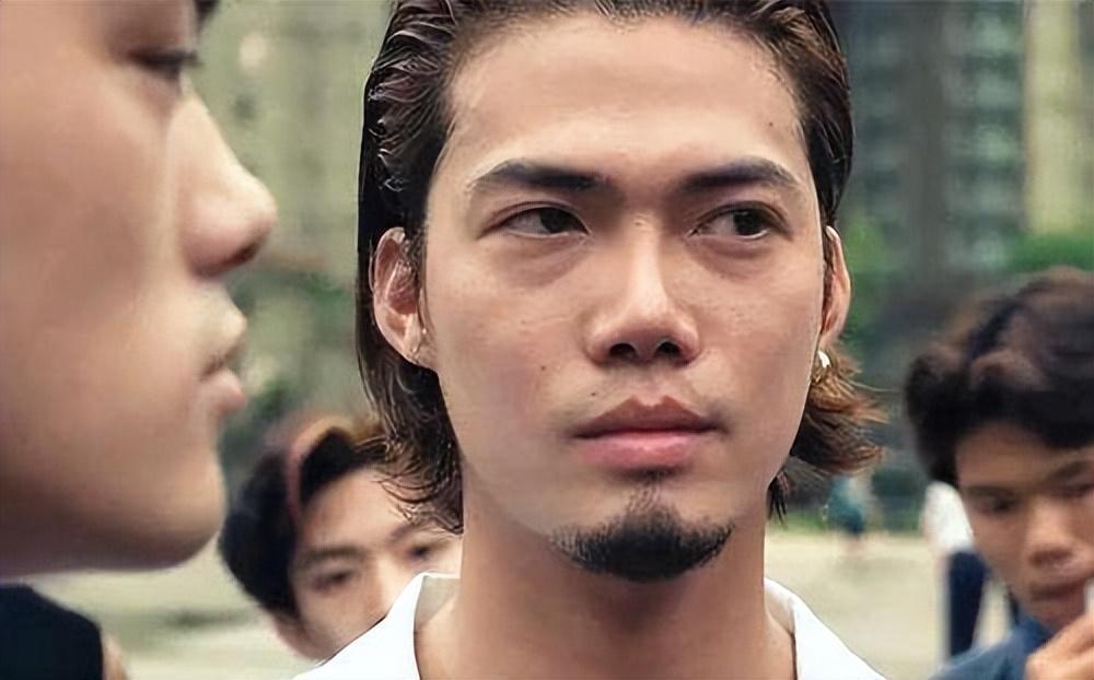 17岁出道42岁大红，帅气港星谢天华老婆不够美，人生却渐入佳境