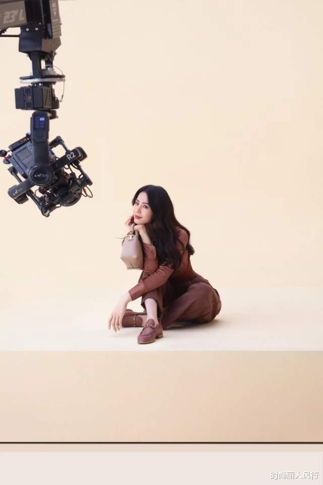 刘诗诗|刘诗诗新广告美貌封神!穿衬衫高级感满分,特意怼脸拍力证没整容