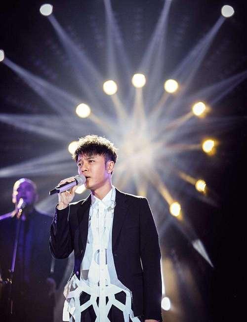 李克勤|海报看歌手咖位，双C位邓紫棋靠前李克勤靠后，于文文在最边上