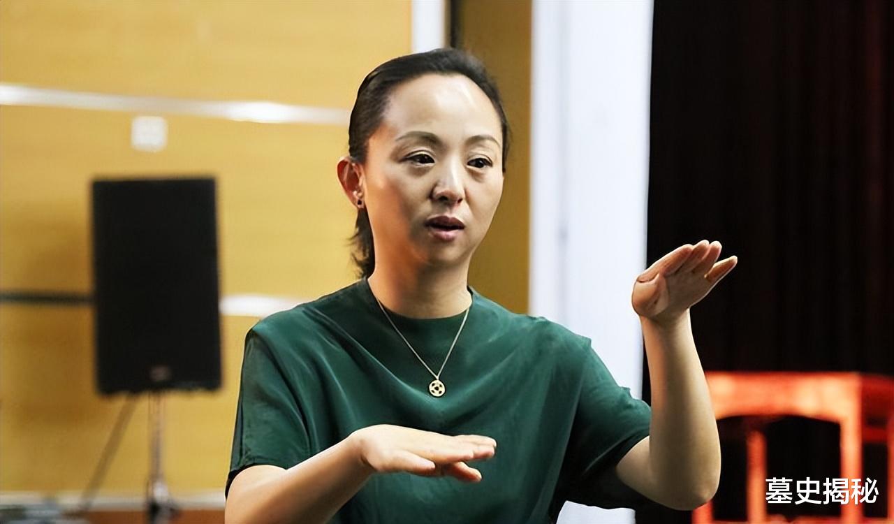 05年春晚“千手观音”聋哑人领舞，曾被富豪苦追8年，现状如何?