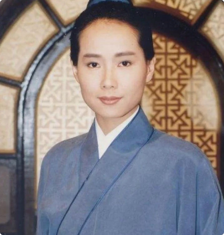 舍不得口红眼影纹唇,就别硬演“女扮男装”了,你是当观众瞎吗?