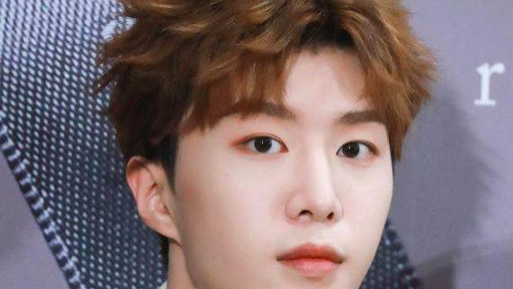 范丞丞身材太虐！1米8的身高腿还没孟子义长，被嘲身高全靠脖子拉