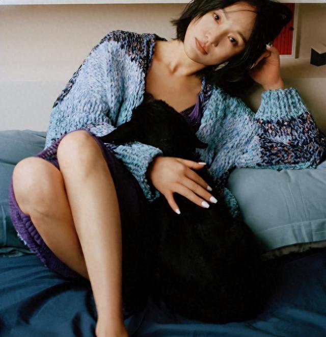 54岁丰腴迷人，“风流成性、老少通吃”一生撩男无数却至今单身