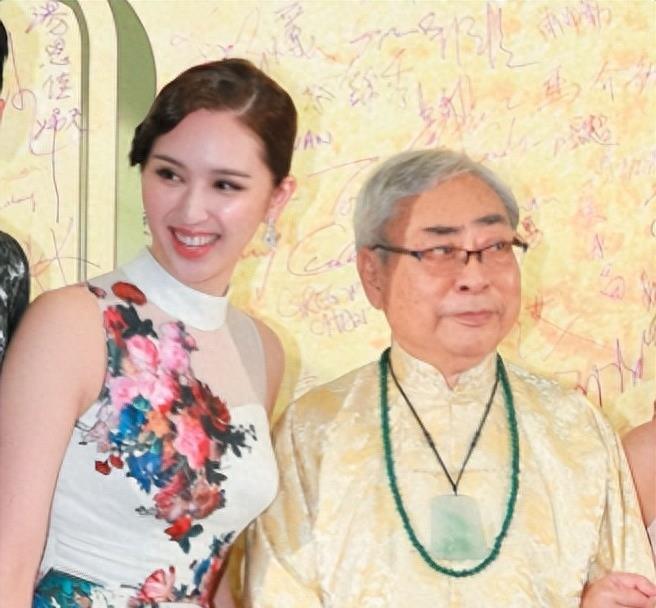 昔日体操女神, 经父亲介绍, 和大51干爹谈恋爱, 如今重拾信心做回女神