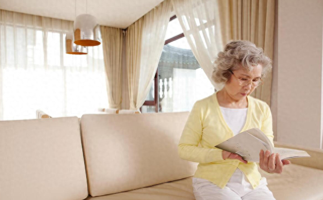 同学58岁就生病去世，参加完他的葬礼后，我狠心断掉了儿子的月供