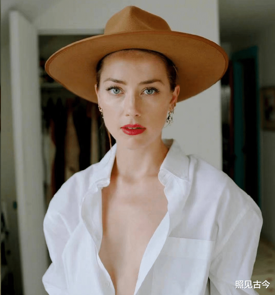 “德州悍妇”艾梅柏:自称对马斯克从未动心过,带着2岁女儿独美