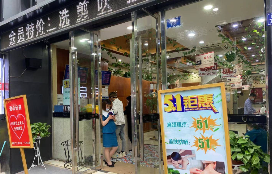 妻子理发店“消费”150万，丈夫知道后坚决要离婚，我真养不起