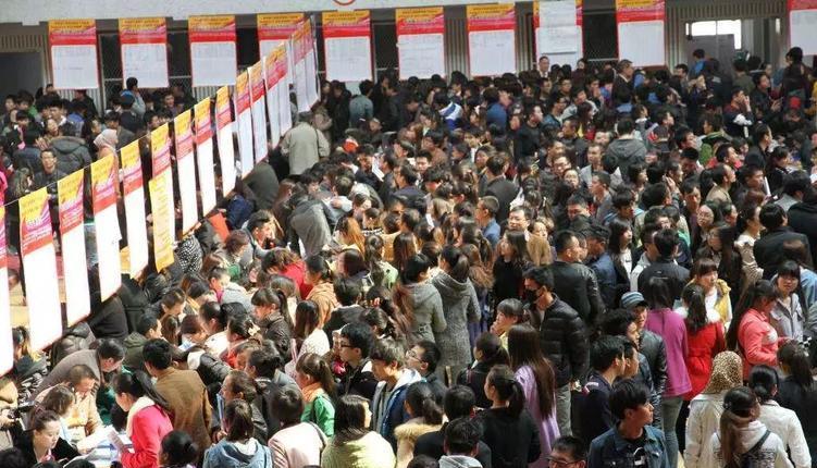 求职|今年大批打工人失业逃离城市,生活过得太内卷无助,谁来拯救他们