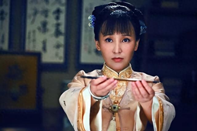 岳丽娜:19岁与男友私奔,在地下室连生3胎,如今被丈夫捧成影后