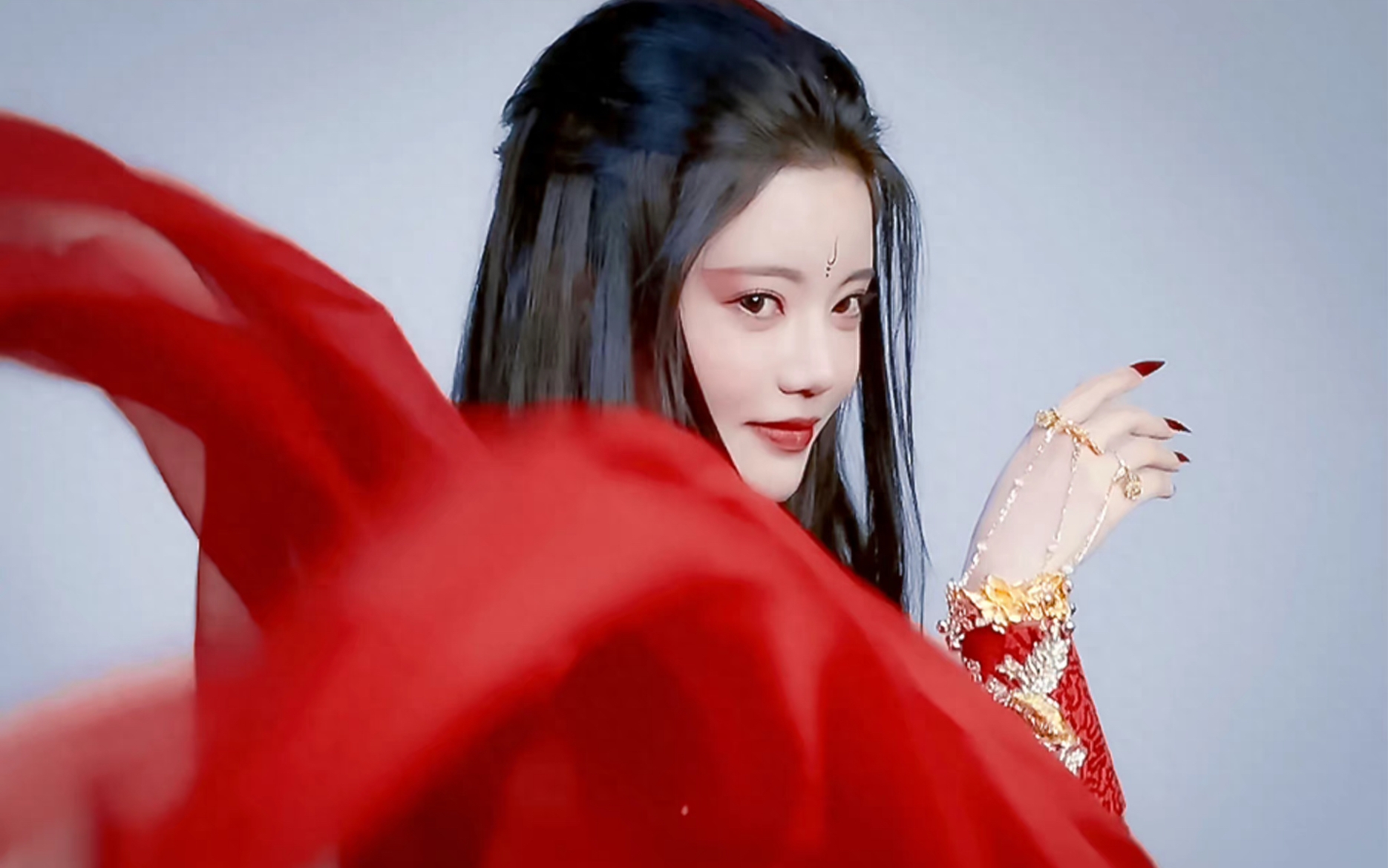 张彬彬新剧被批妆造歹毒,资源也下降,对手演员从大花到无名小花