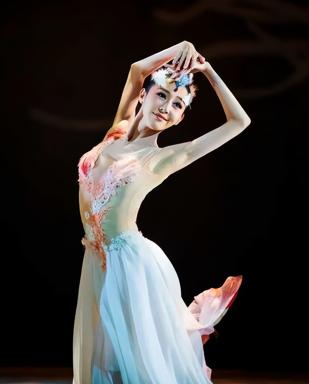 央视春晚|朱洁静央视春晚舞台走红,演活江南水乡梦,毕业院校也随之曝光