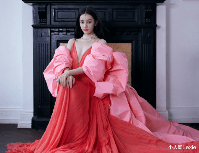 龚俊|粉丝追着喊爸被官媒批评，抢C位让胡歌黑脸，龚俊一身高定成笑话