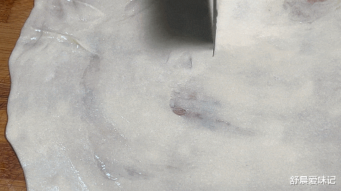 面粉|面粉中加食盐和鸡蛋，可以做薄饼，吃起来劲道有嚼劲，2分钟出锅