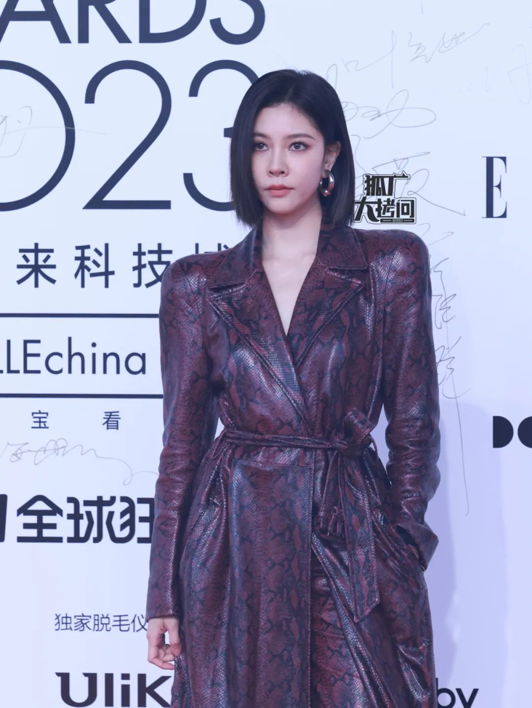 见鬼了！杨紫艳压了穿“野鸡高定”的迪丽热巴……